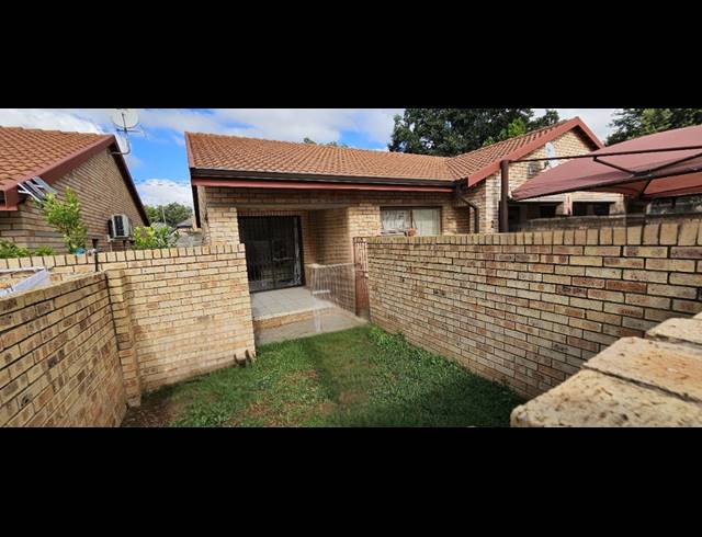 2 BEDROOM SECTIONAL TITLE SOLD IN THREE RIVERS EAST
